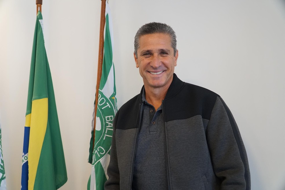 Após quatro derrotas, Coritiba apresenta Jorginho como novo técnico