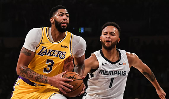 Anthony Davis dá show de bola, e Lakers arrancam para despachar Grizzlies em Los Angeles